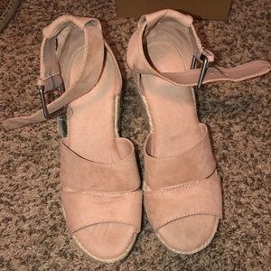 ✨NEW✨ Xhilaration Wedge Sandals